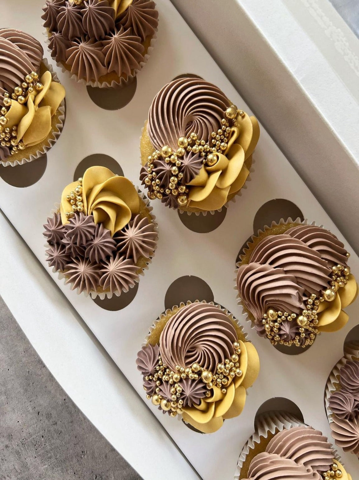 Full-size Cupcakes 12 Piece