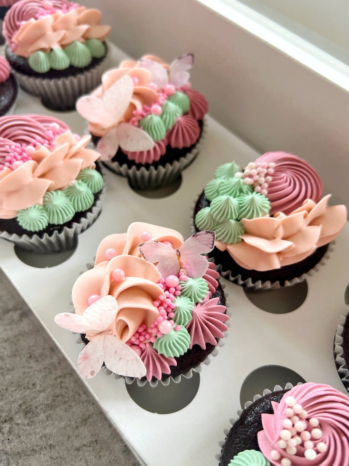 Full-size Cupcakes 12 Piece