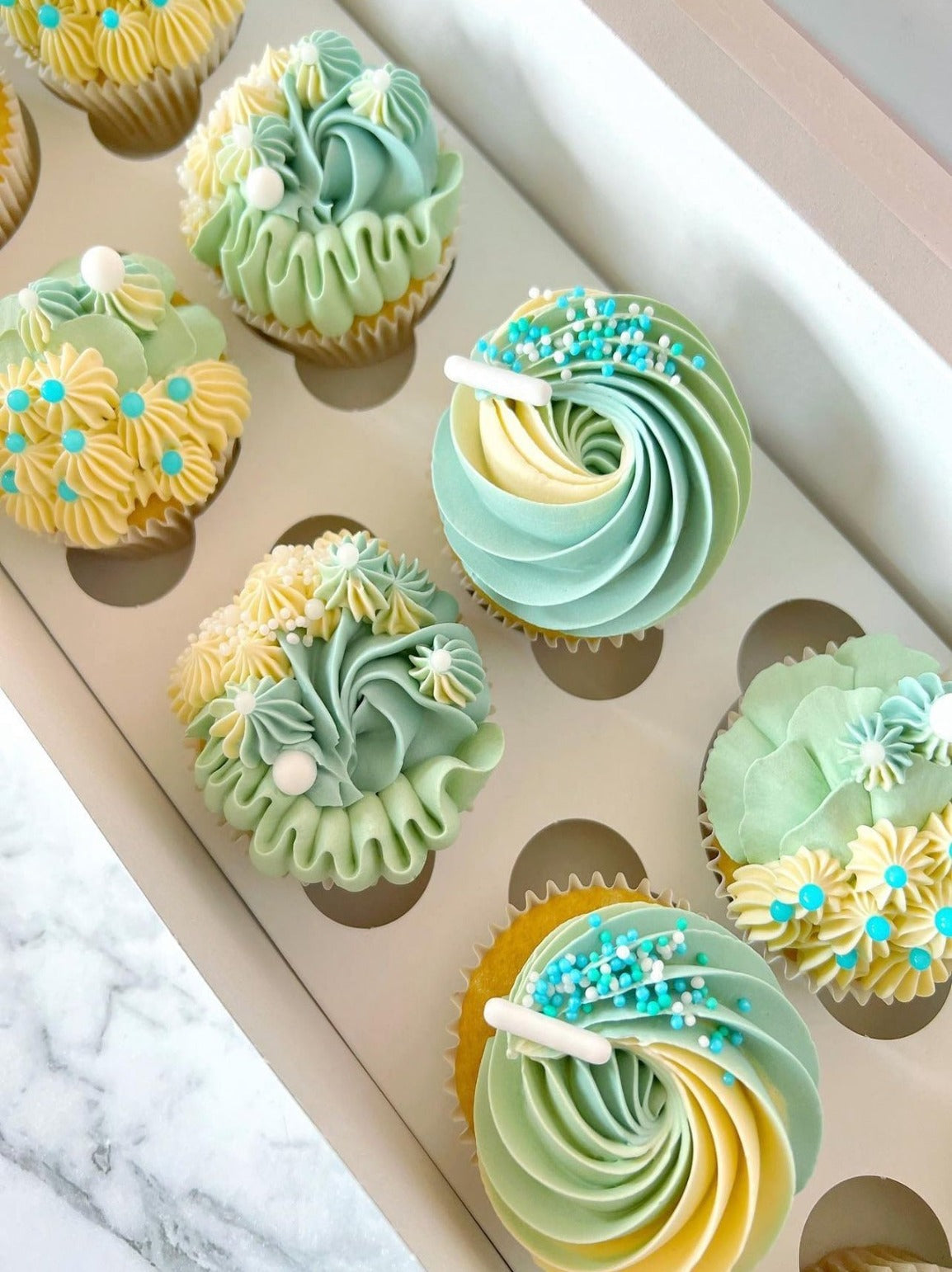 Full-size Cupcakes 12 Piece