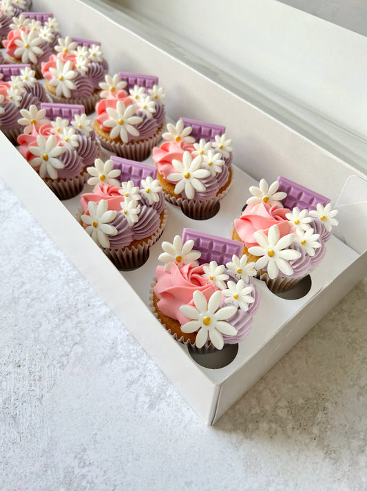 Full-size Daisy Cupcakes 12 Piece