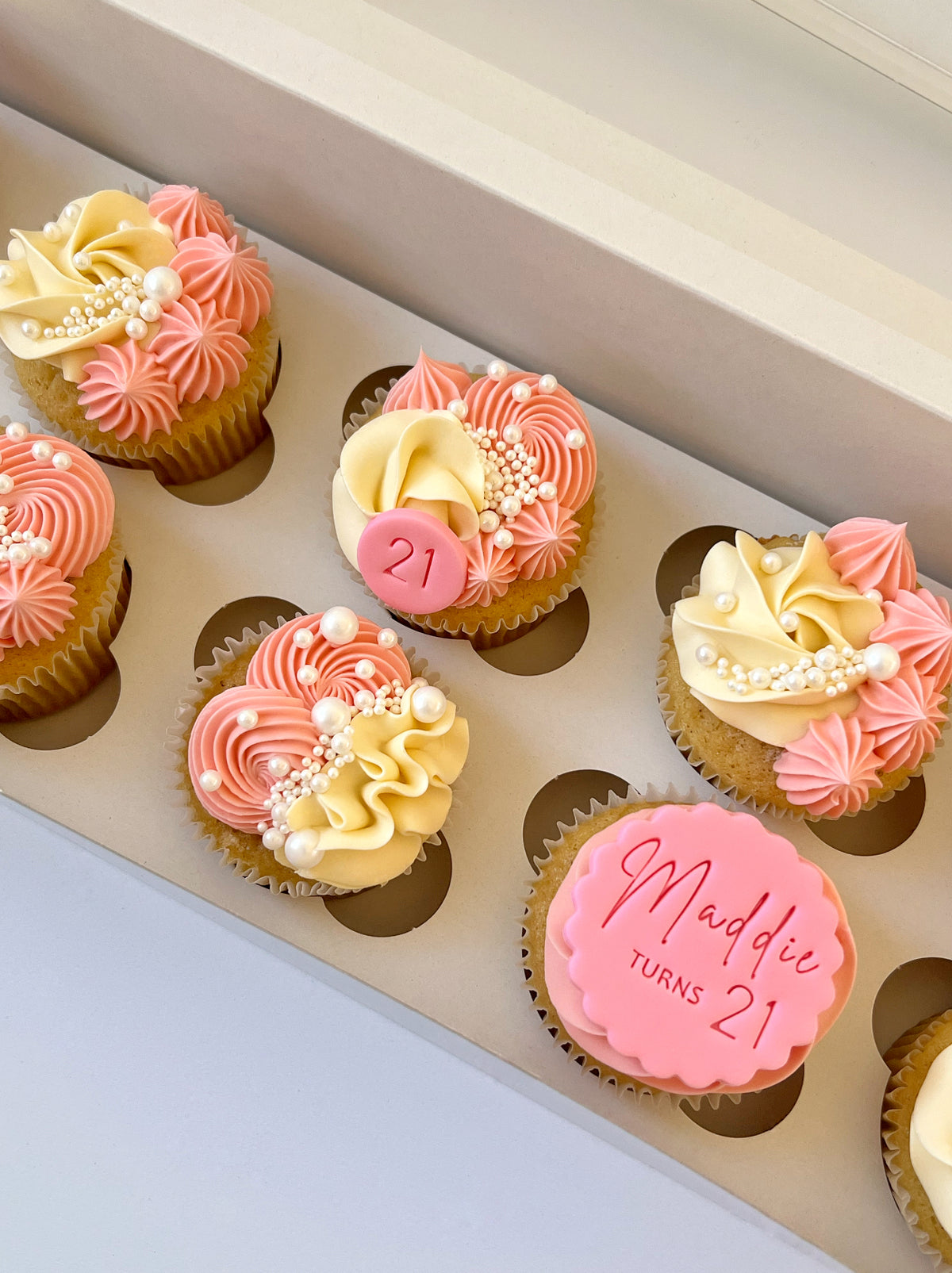 Full-size Personalised Cupcakes 12 Piece